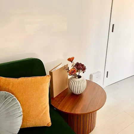 5 Minute Walk To Lego House - 50m2 With Garden / A Unit 펜션